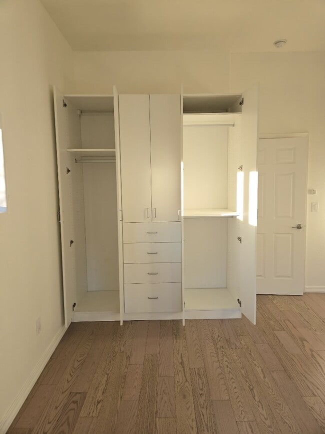 Building Photo - 2 Bedroom, 2 Bathroom Home! Schedule a Showing Soon!