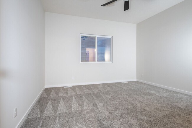 Building Photo - Top Of The Line Newly Built Duplex!