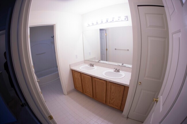 Building Photo - 38286 Brook Dr