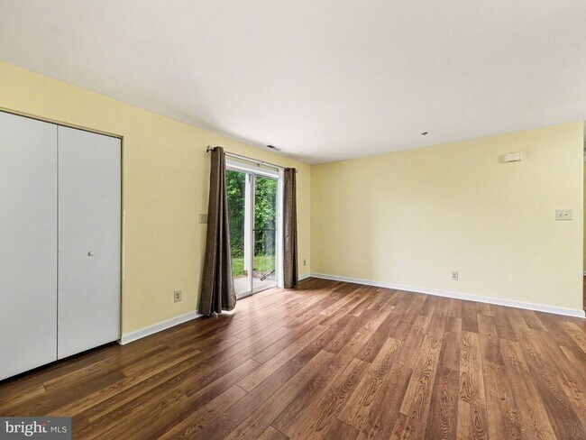 Building Photo - 33 Fern Oak Cir