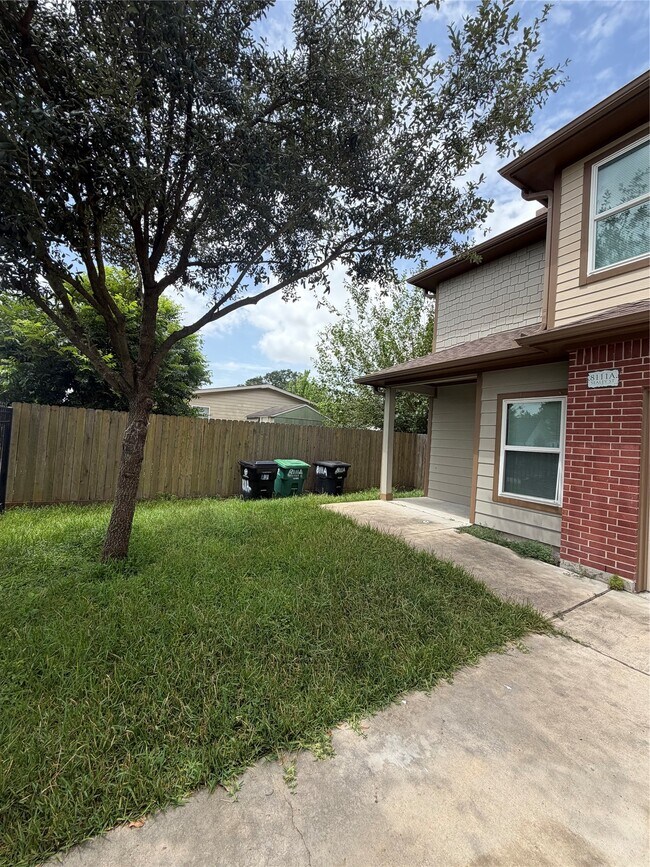 Building Photo - 8111 Sealey St