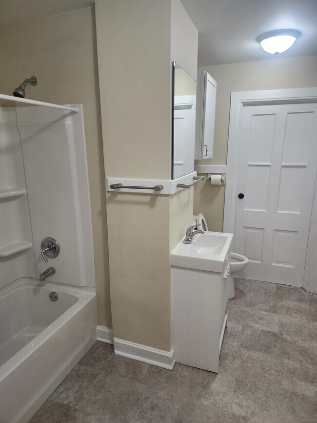 Building Photo - 2122 Rusk St