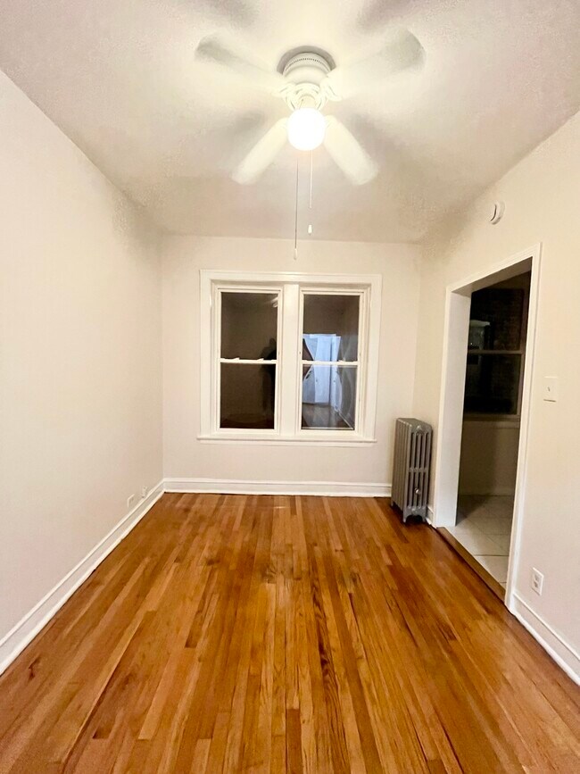 Building Photo - 4302 W Shakespeare Ave