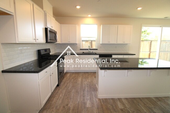 Building Photo - Newer 4bd/3ba Folsom Home with 2 Car Garage