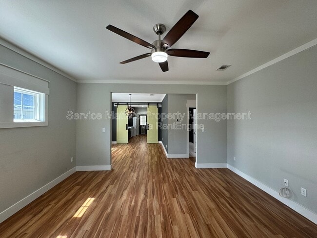 Building Photo - 1416 E Baars St