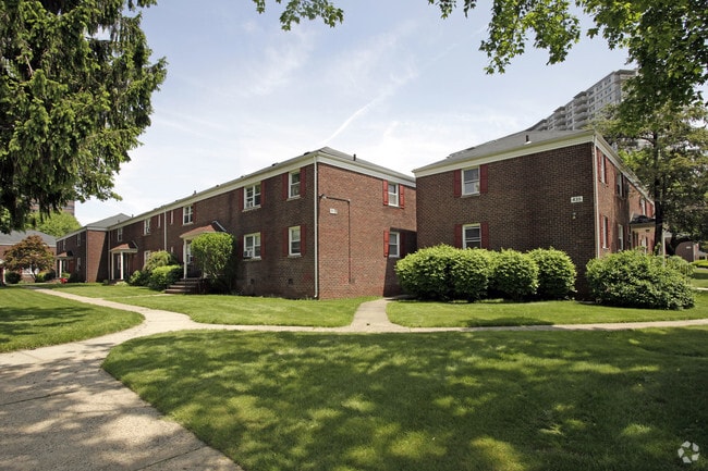 Building Photo - Fort Linwood Gardens