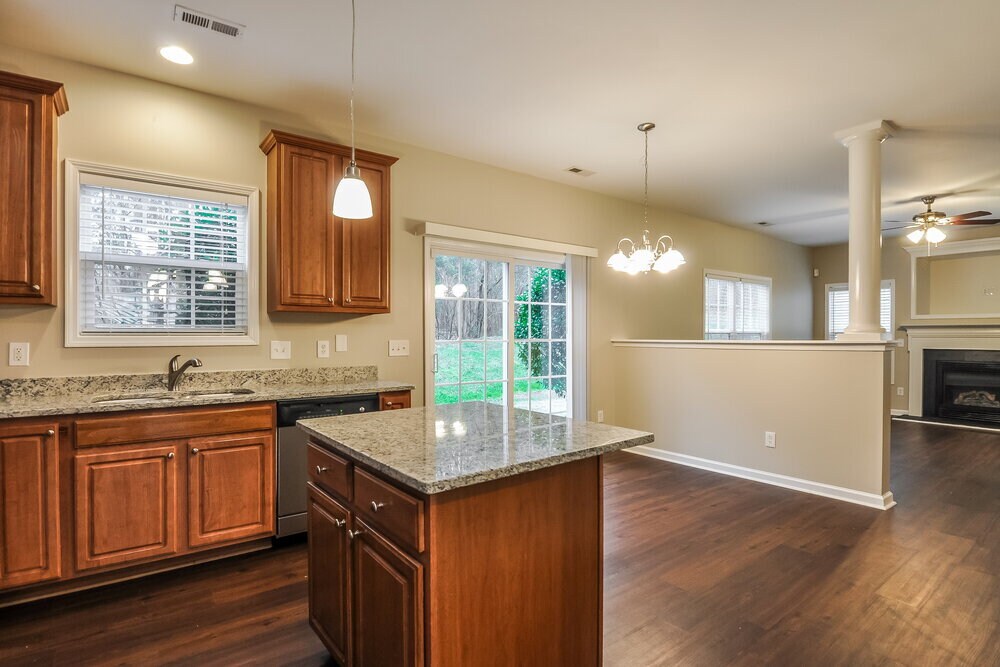 Building Photo - 4049 Laurel Glen Dr