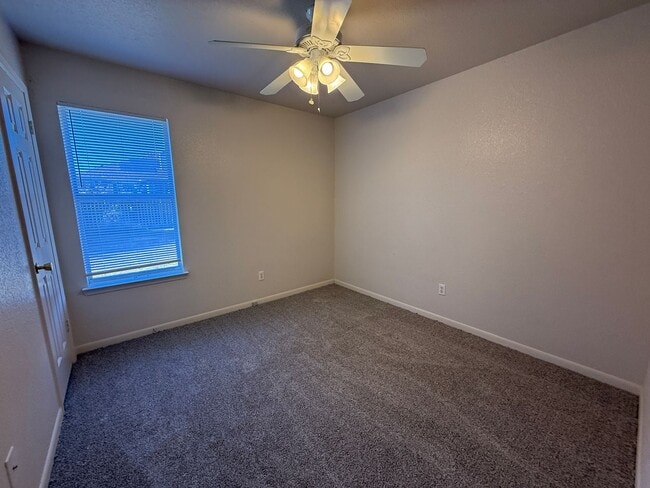 Building Photo - 4801 Lindsey Dr