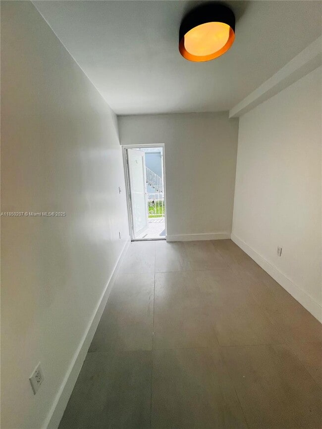 Building Photo - 2045 Calais Dr