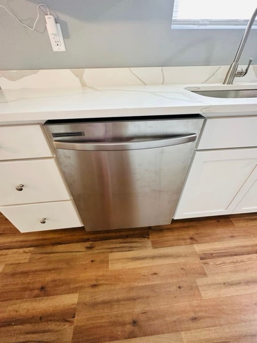 Dishwasher - 4916 Mecca St