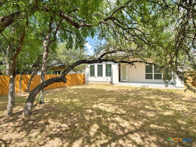 Building Photo - 530 Carriage House