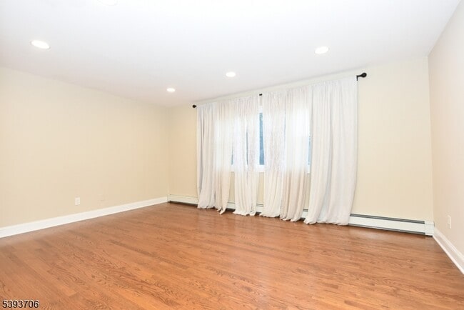 Building Photo - 105 Parkway