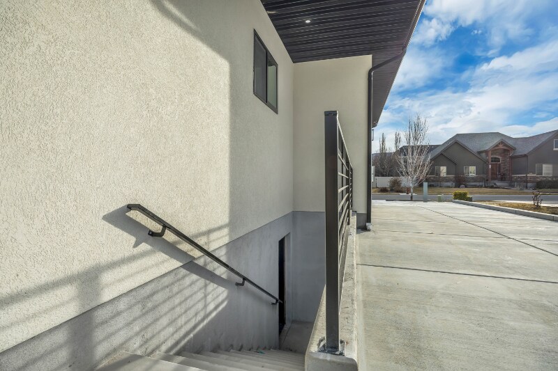 Building Photo - 1452 Meadow Glen Dr