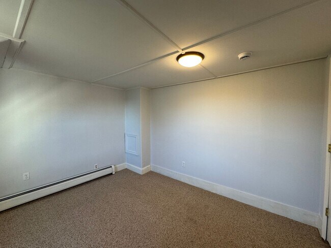 Building Photo - 40 Gile St