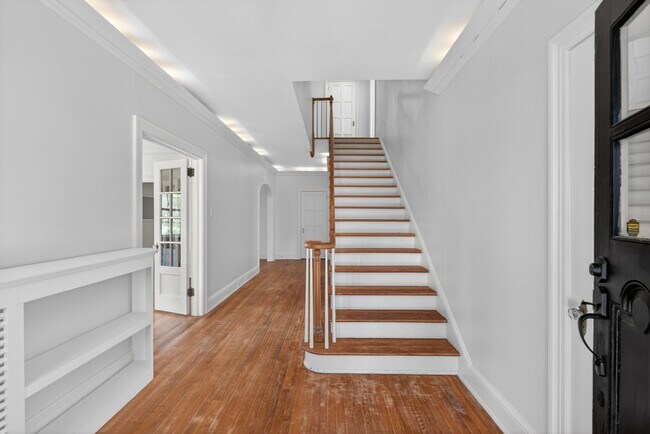 Building Photo - 1436 Acadia St