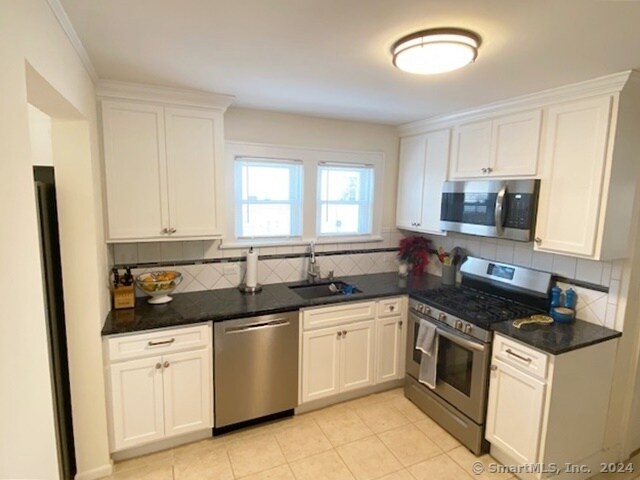 Building Photo - 8 Rockland Pl