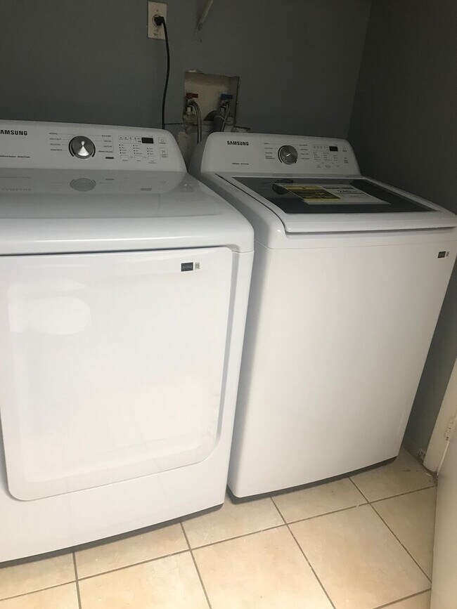 Building Photo - 7814SBC(100)