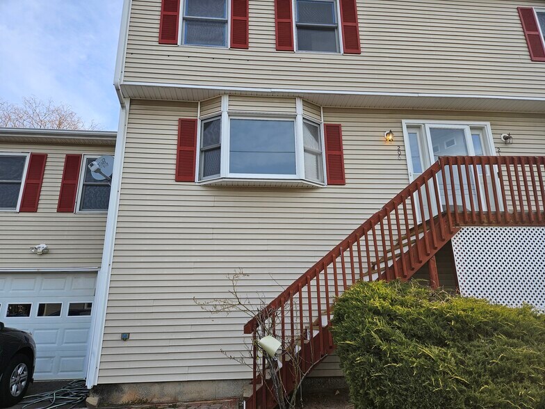 Primary Photo - 210 Garibaldi Ave