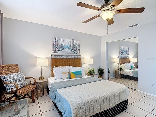 Building Photo - 139 Southeast Jefferson Cir N