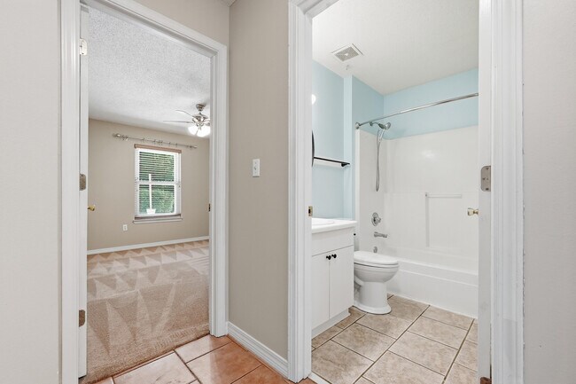 Building Photo - 1243 Jefferyscot Dr