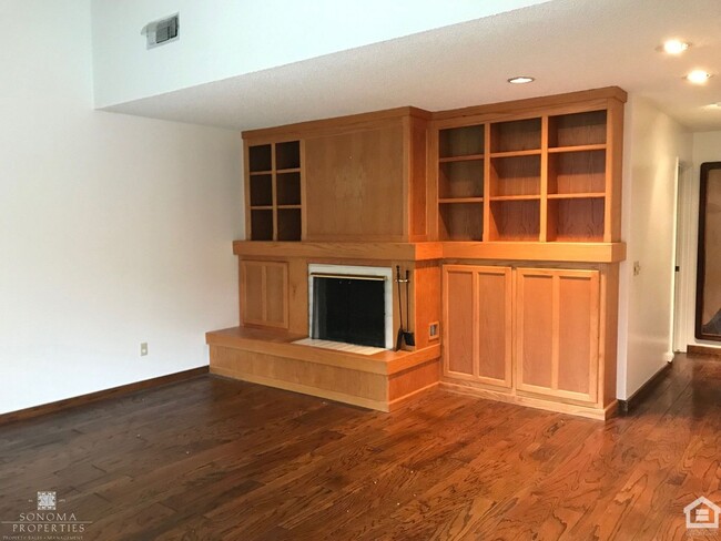 Building Photo - 2bd/2ba Condo in Eastside Sonoma!