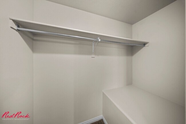 Building Photo - Adorable 3 Bedroom End Unit Townhome!