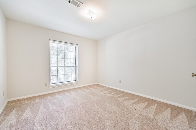 Building Photo - 2005 La Salle Ln