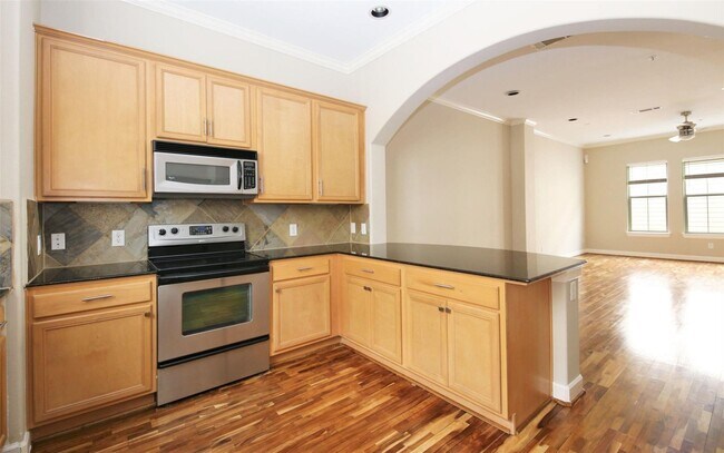 Building Photo - 2902 Chenevert St