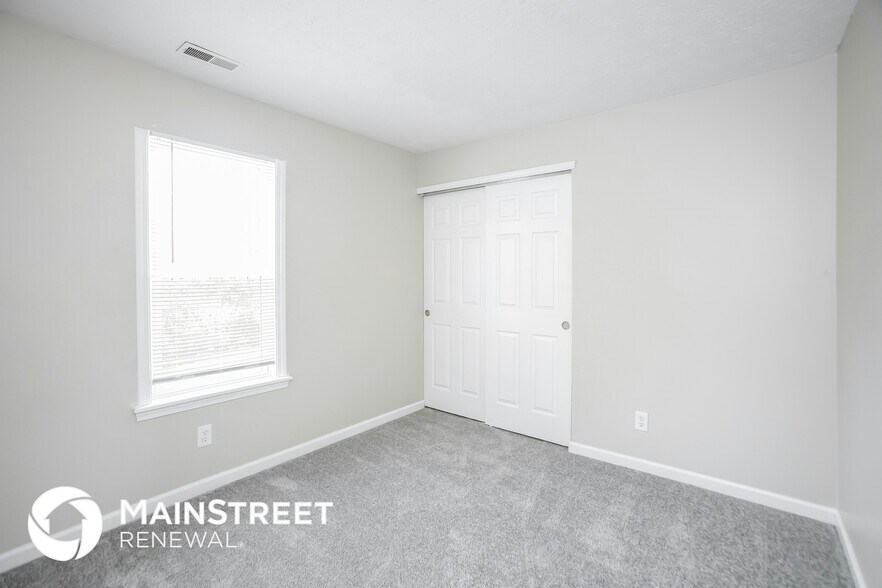 Building Photo - 8360 Sawgrass Dr