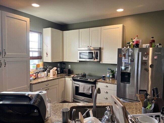 Building Photo - Single Family House