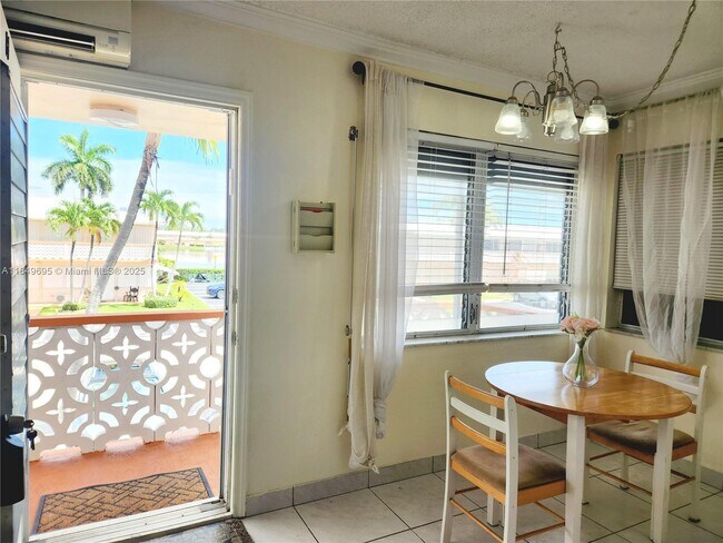 Building Photo - 920 SW 11th Ave