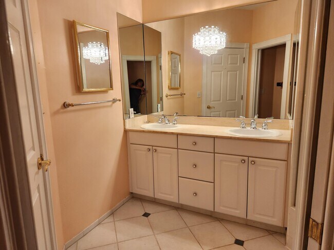 Building Photo - 17885 Fieldbrook Cir E