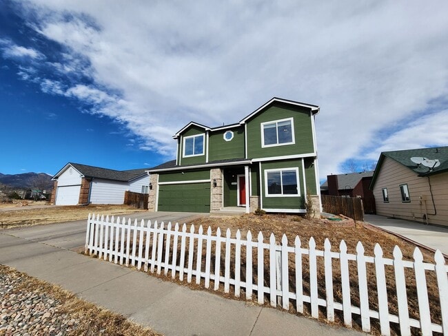 Building Photo - 1512 Coolcrest Dr