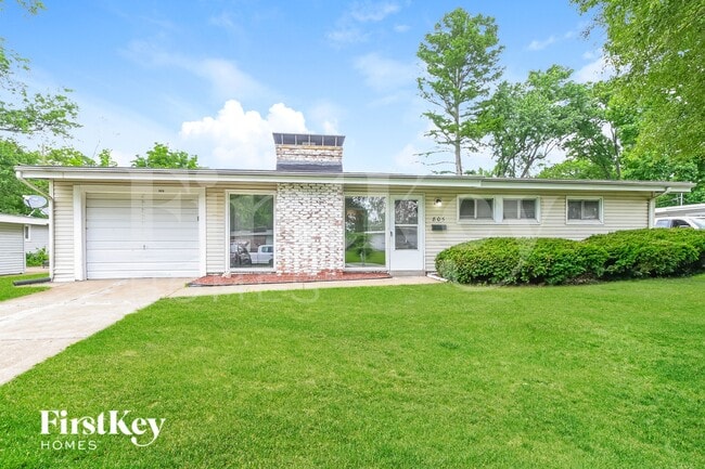 Building Photo - 805 Robinwood Dr