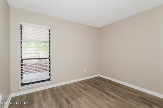 Building Photo - 3938 Pine Breeze Rd S