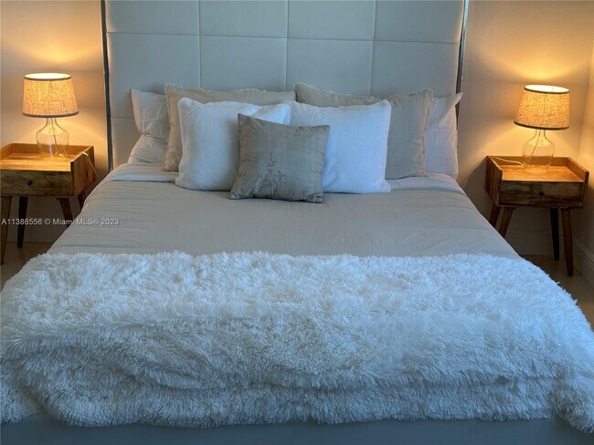 Building Photo - 2301 Collins Ave