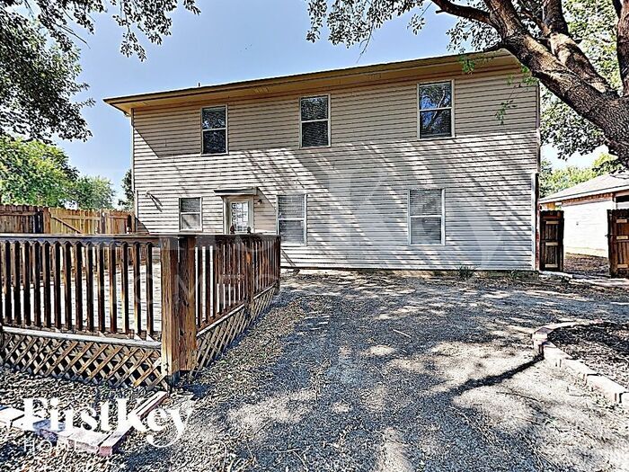 Building Photo - 1001 Mazourka Dr
