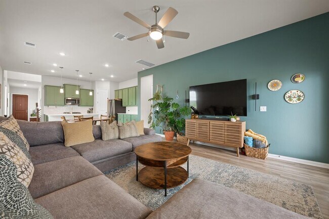 Building Photo - 11800 Seaside Wds Dr