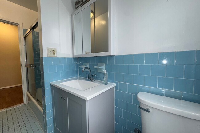 Building Photo - 55 Tiemann Pl