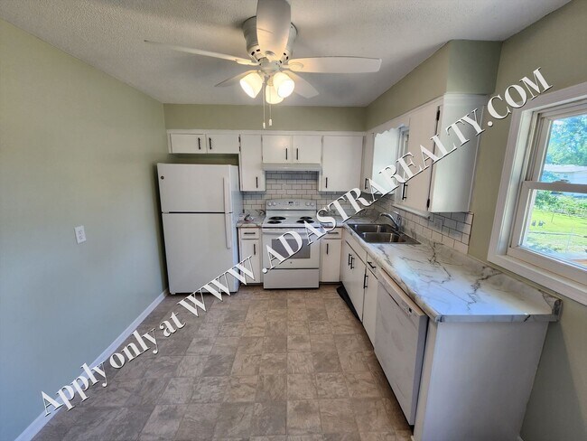 Building Photo - Nice Updated 2 Bed 1.5 Bath Duplex in Basehor-Available NOW!!