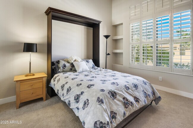 Building Photo - 10637 E Blanche Dr