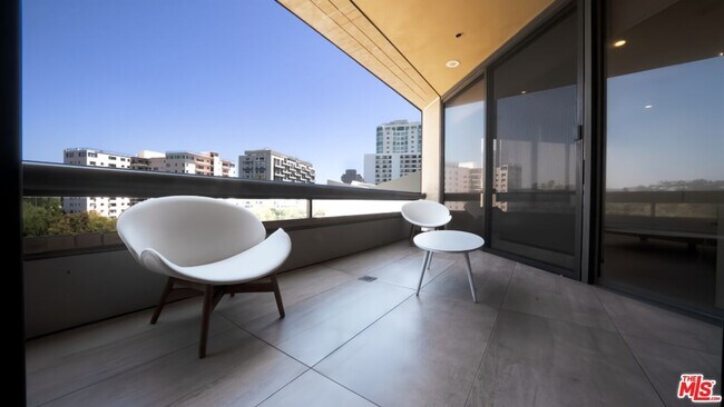 Building Photo - 10430 Wilshire Blvd