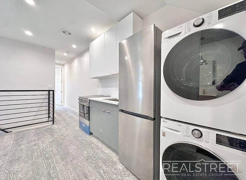 Building Photo - Beadel Street