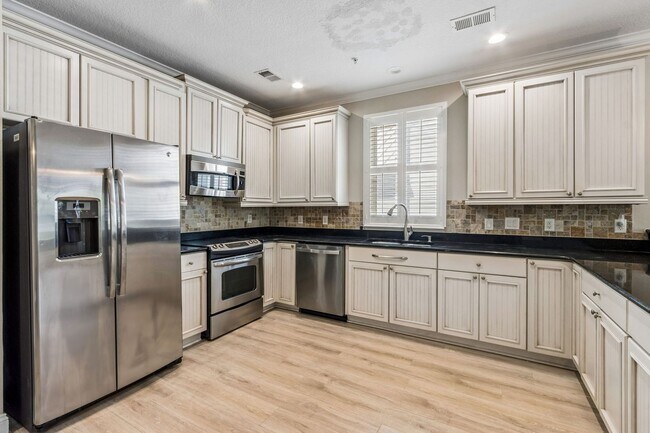 Building Photo - Coastal Luxury Townhome in Gated Amelia Island Community with Elevator & Garage