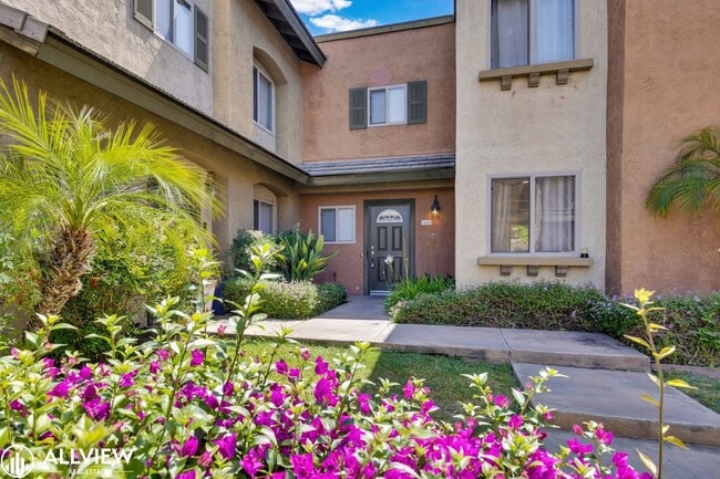 Building Photo - Beautifully Renovated 2-Bedroom Corner Tow...