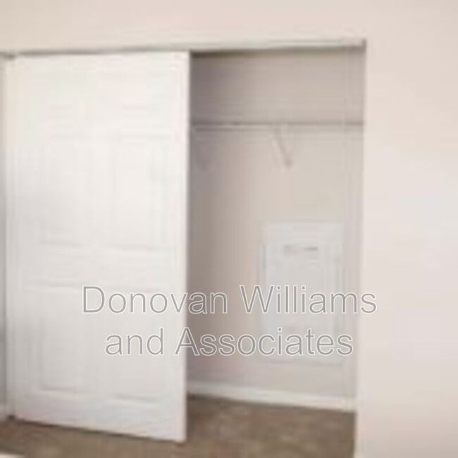 Building Photo - 2207 Kilborne Dr