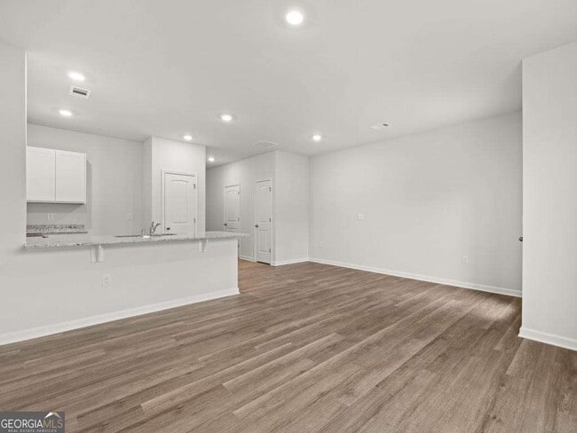 Building Photo - 5976 Skylar Dr
