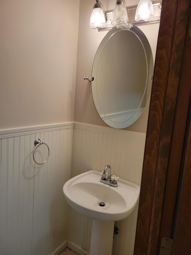 Building Photo - 2843 Minuteman Ct