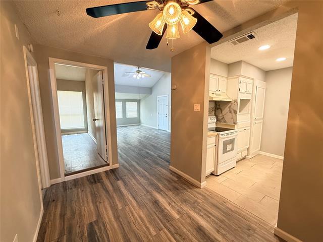 Building Photo - 9696 Walnut St