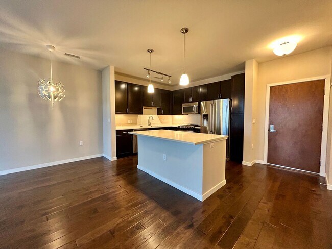 Building Photo - Top floor 2bd 2 bath condo conveniently located in Broomfield!